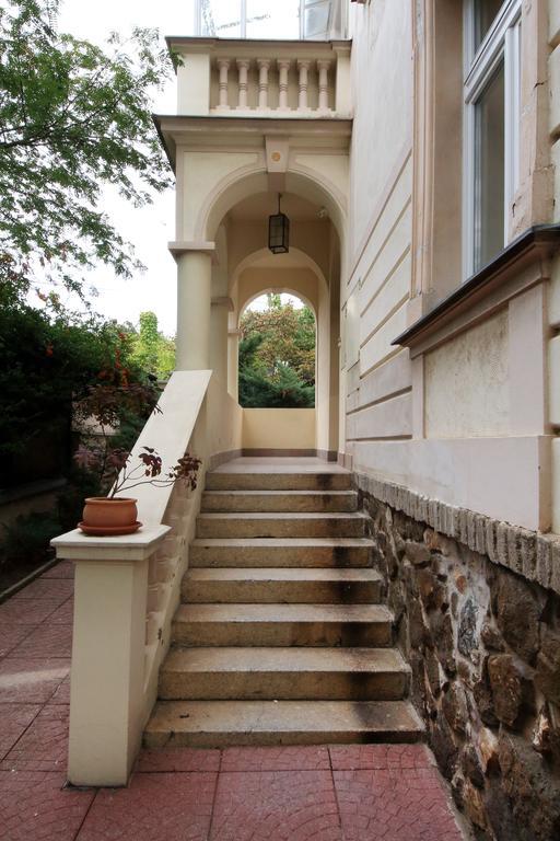 Historic Villa Apartments Prága Kültér fotó