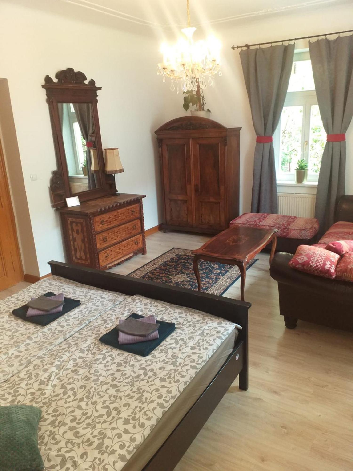 Historic Villa Apartments Prága Kültér fotó